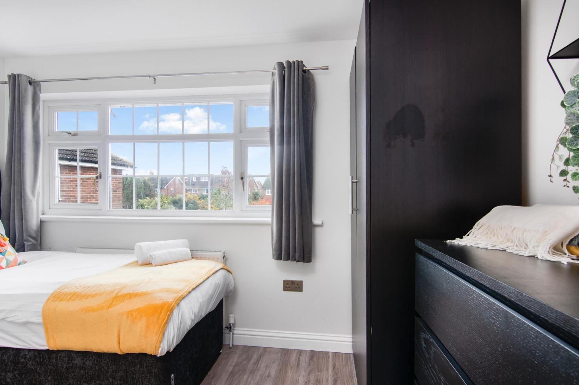 Onsitestays - Spacious 3 Bed House With Garden, Wifi & 4 Plus Parking Gravesend Extérieur photo