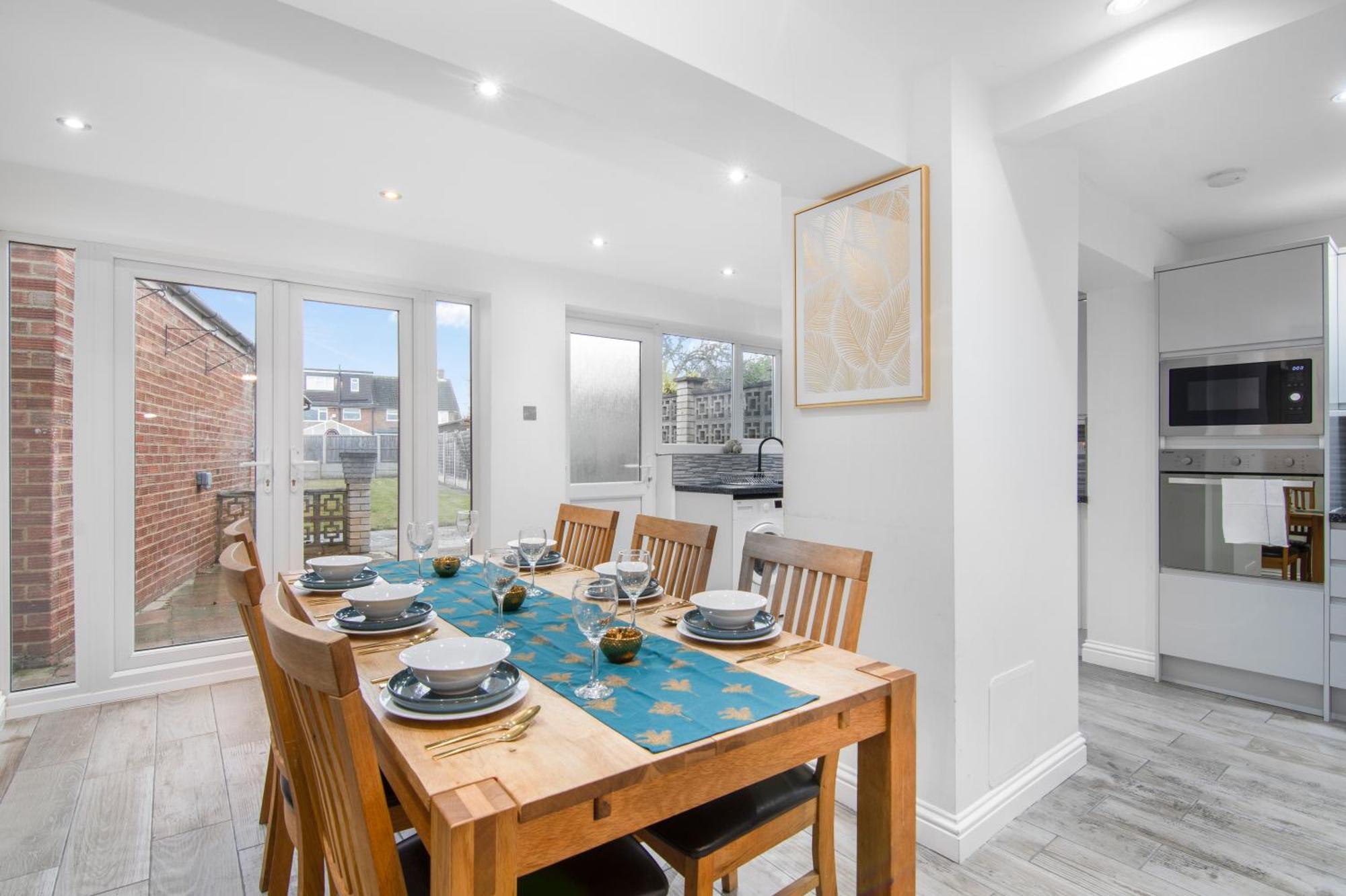 Onsitestays - Spacious 3 Bed House With Garden, Wifi & 4 Plus Parking Gravesend Extérieur photo