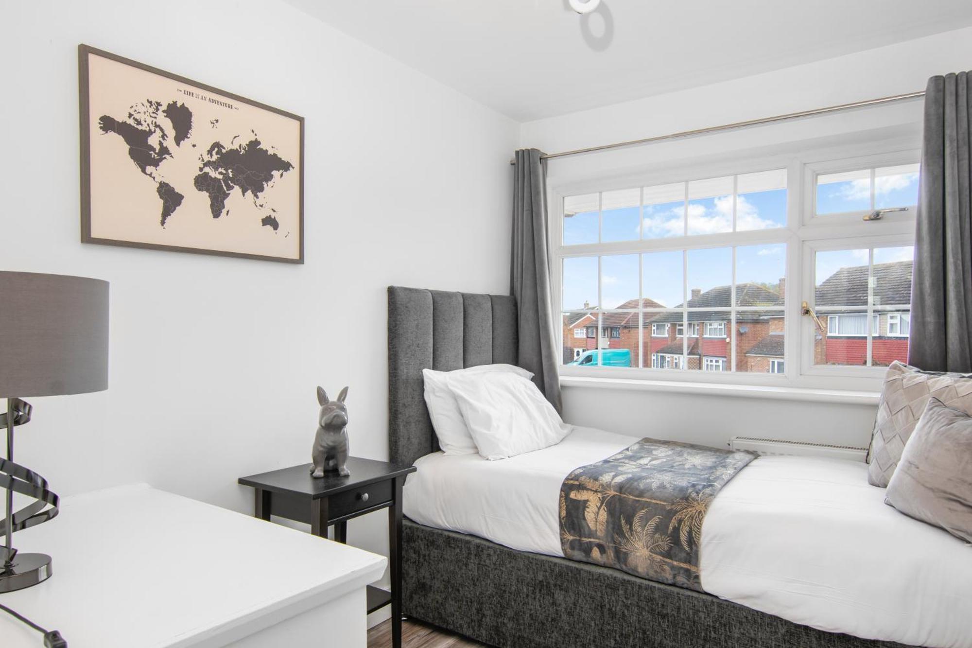Onsitestays - Spacious 3 Bed House With Garden, Wifi & 4 Plus Parking Gravesend Extérieur photo