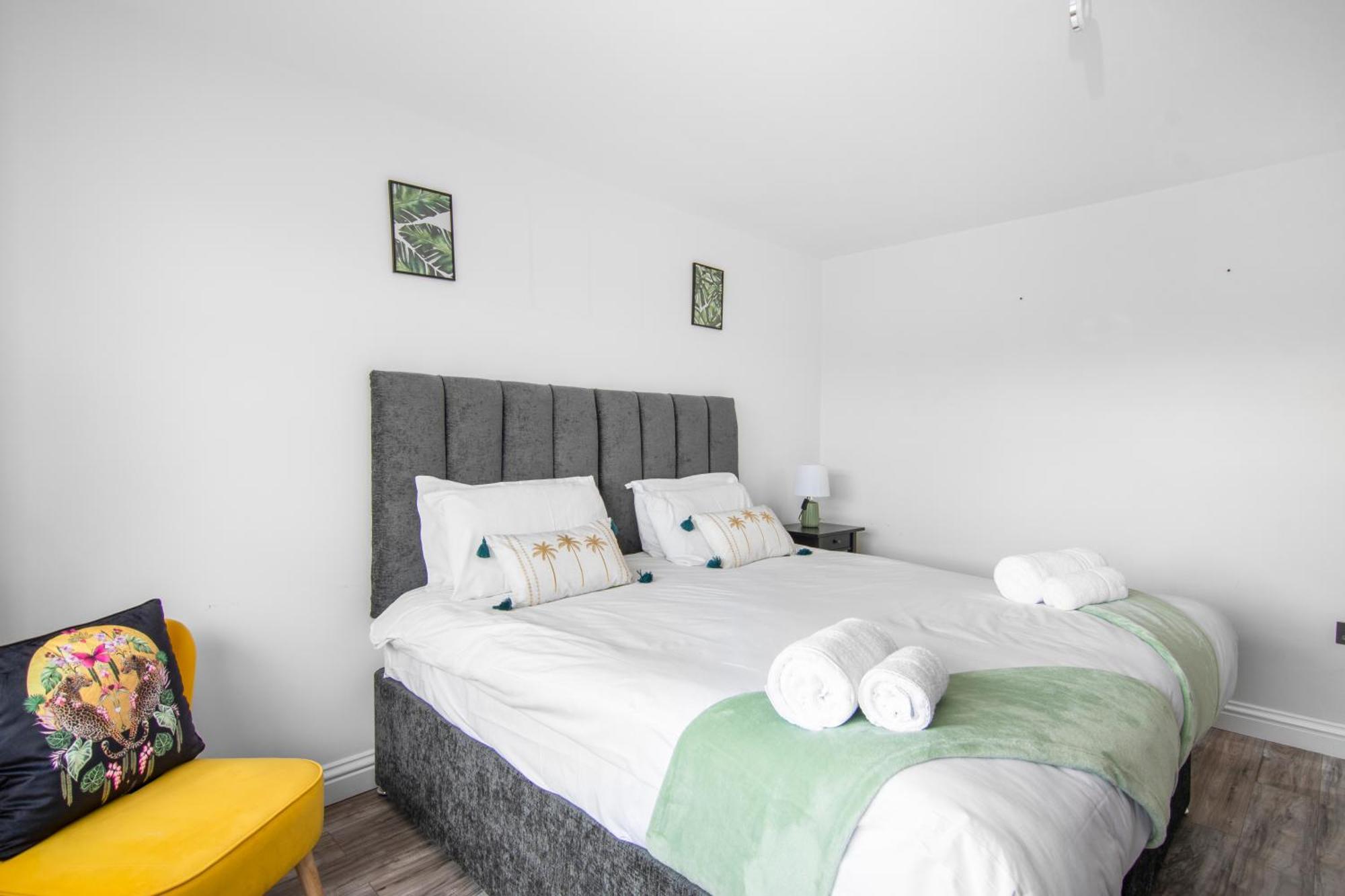 Onsitestays - Spacious 3 Bed House With Garden, Wifi & 4 Plus Parking Gravesend Extérieur photo